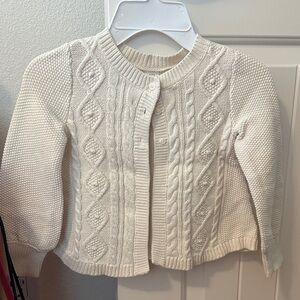 Like New Gap Elegant Cream Cable Knit Sweater